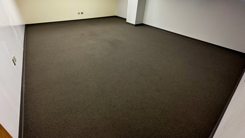More Photos Of 750 Holiday Dr, Pittsburgh Office Residential For Lease