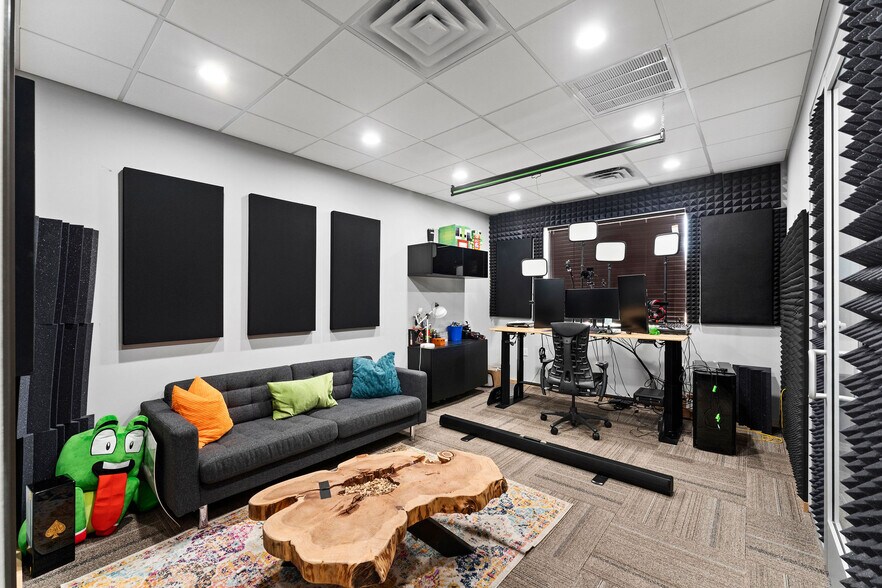 More Photos Of 1330 Rayford Park Rd, Spring Loft Creative Space For Lease