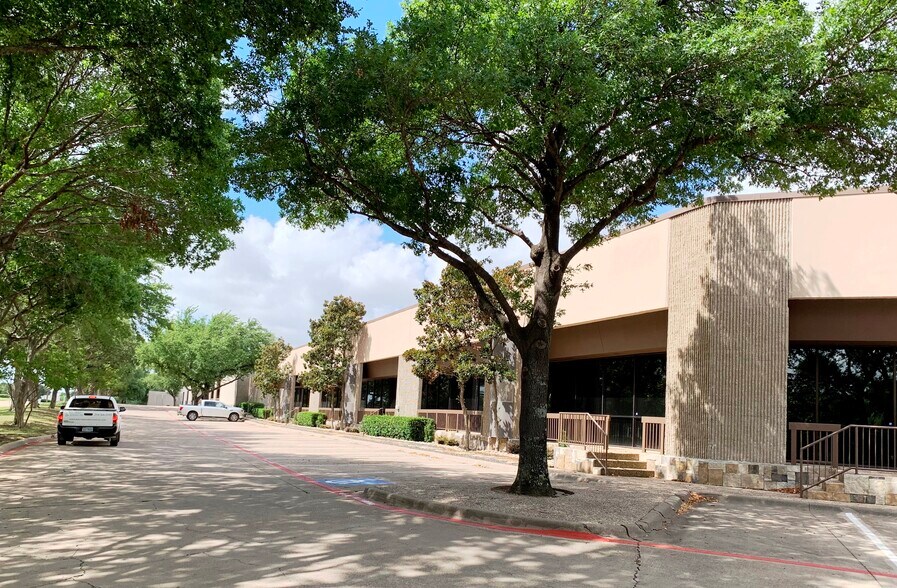 More Photos Of 6025 Commerce Dr, Irving Light Distribution For Lease