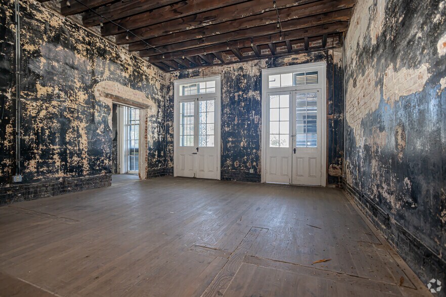 More Photos Of 1031 Saint Philip St, New Orleans Storefront Retail Residential For Sale