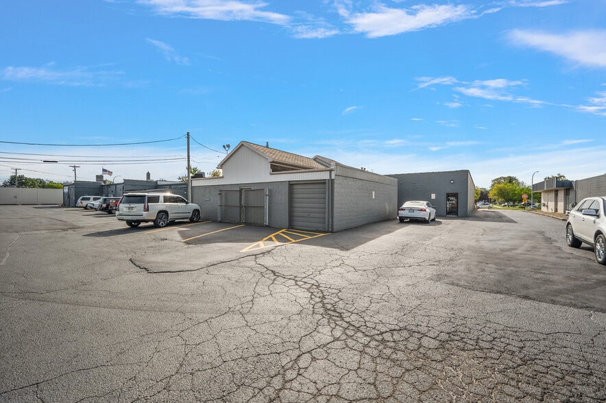 More Photos Of 32064 Utica Rd, Fraser Office For Lease