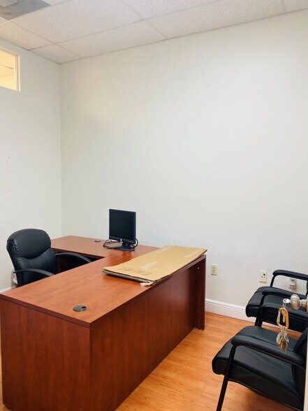More Photos Of 19300 W Dixie Hwy, Miami Office For Lease