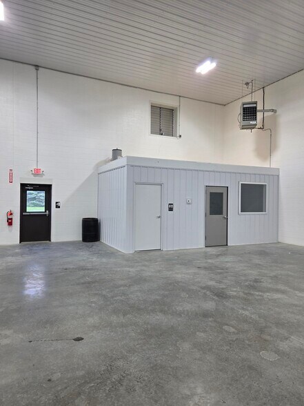 More Photos Of 308 Poplar St, Richland Warehouse For Lease