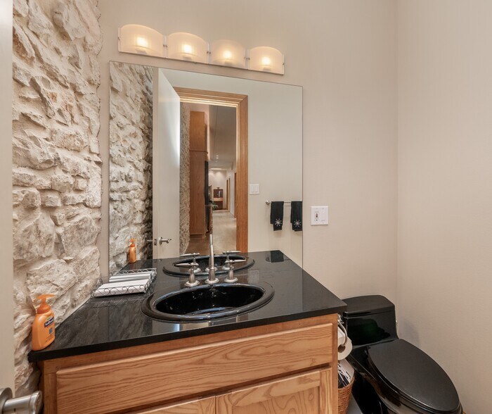 More Photos Of 805 N Congress Ave, Austin Storefront Retail Residential For Sale