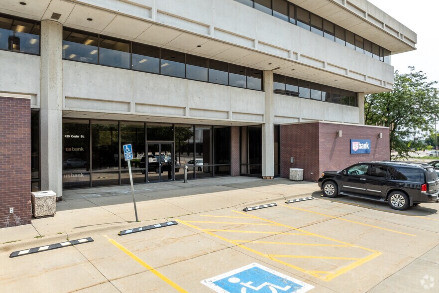 More Photos Of 425 Cedar St, Waterloo Office For Sale