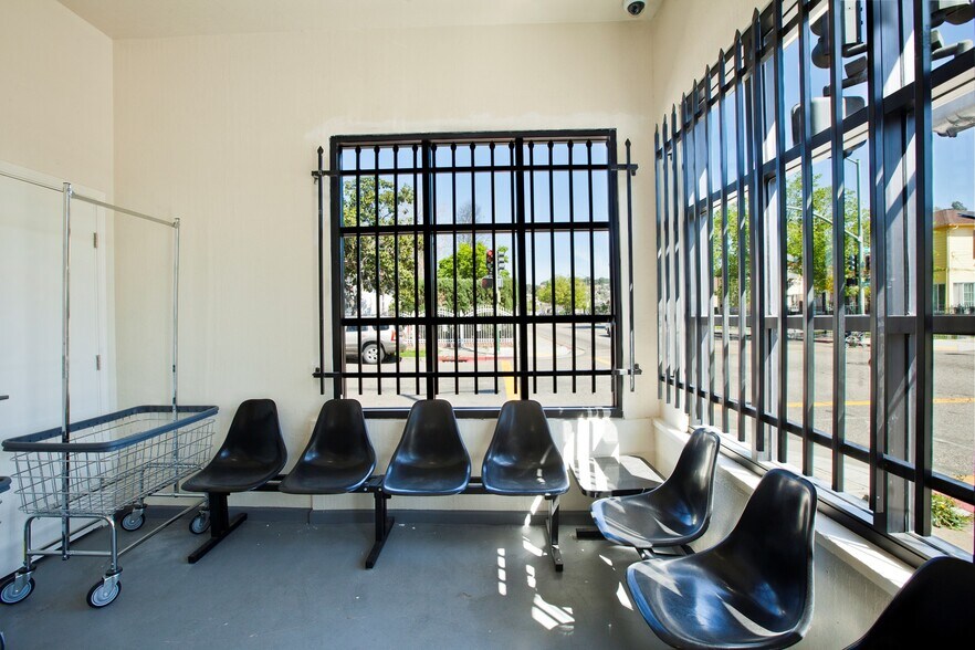 More Photos Of 1841 98th Ave, Oakland Freestanding For Sale