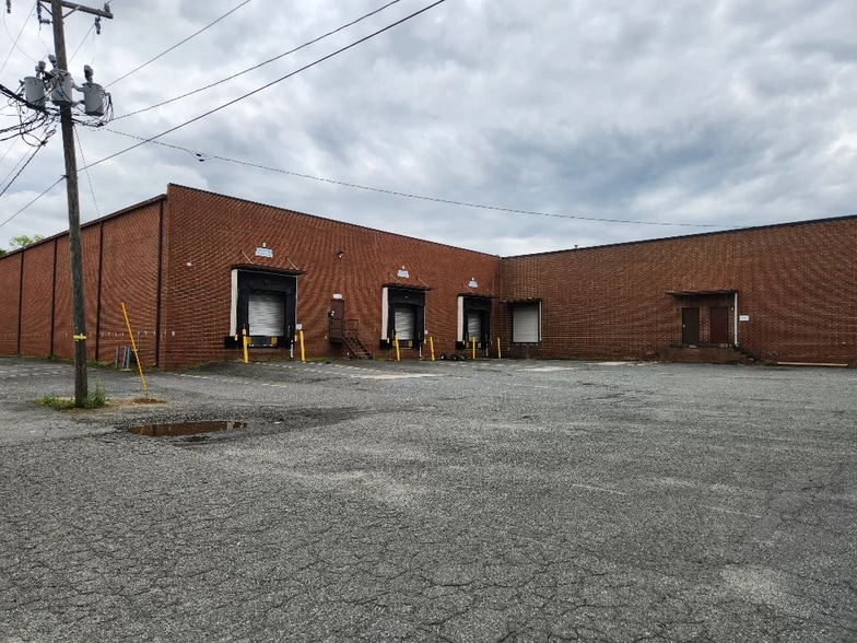 More Photos Of 10901 Carpet St, Charlotte Warehouse For Lease