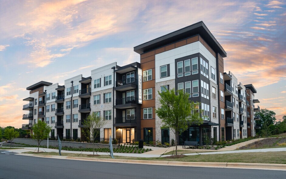 More Photos Of 930 W Mallard Creek Church Rd, Charlotte Apartments For Lease