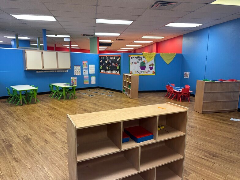 More Photos Of 5747-5757 Samuell Blvd, Dallas Unknown For Lease