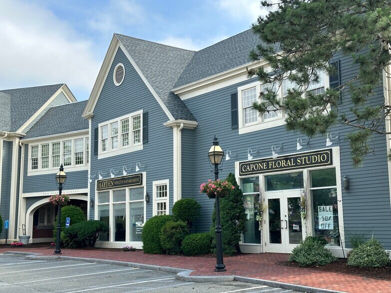 More Photos Of 10 Maple St, Middleton Office For Lease