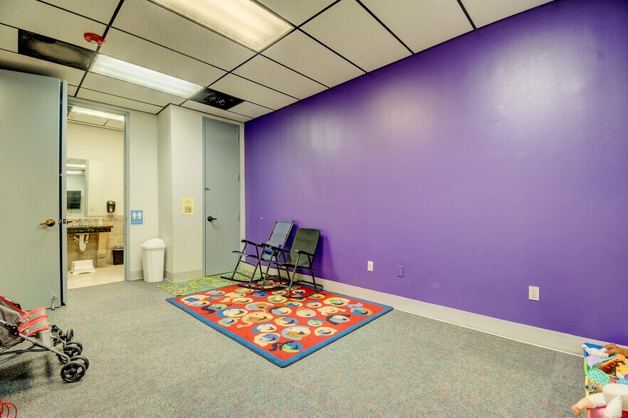 More Photos Of 5819 10th St, Katy Storefront For Sale