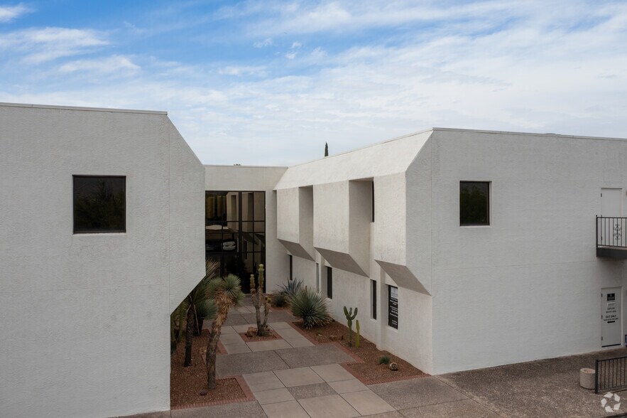 More Photos Of 2500 N Pantano Rd, Tucson Office Residential For Lease
