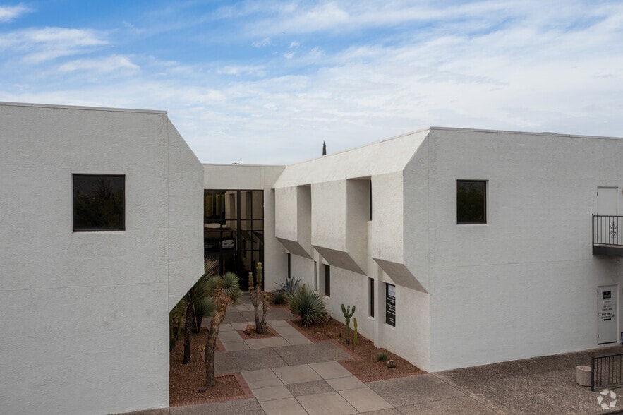 More Photos Of 2500 N Pantano Rd, Tucson Office For Sale