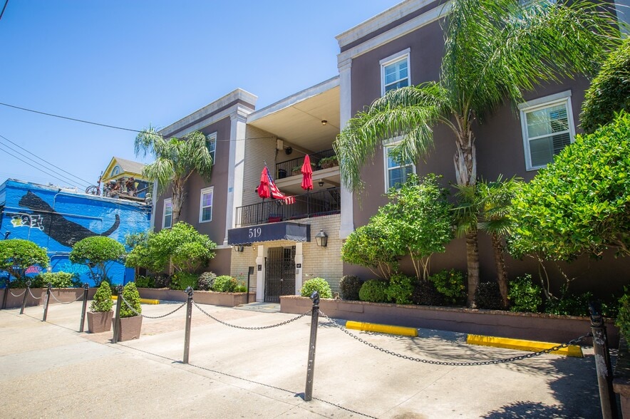 More Photos Of 519 Frenchmen St, New Orleans Hotel For Sale