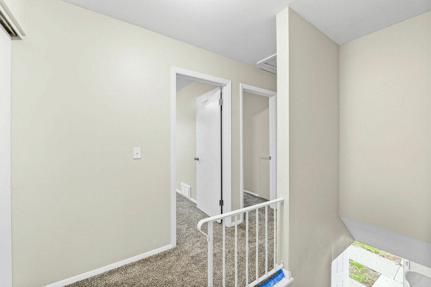 More Photos Of 4855 Wickford Dr E, Sylvania Apartments For Sale
