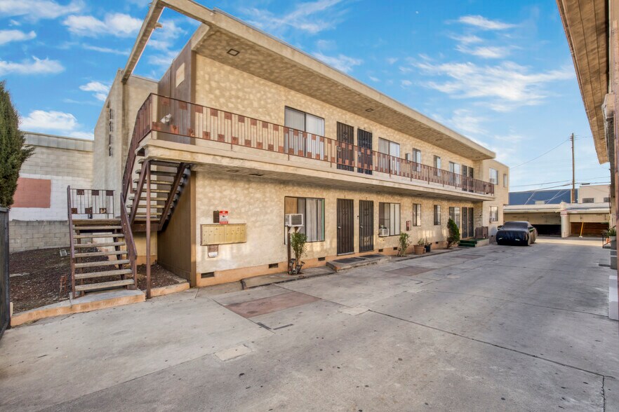 More Photos Of 5516 Virginia Ave, Los Angeles Multifamily For Sale