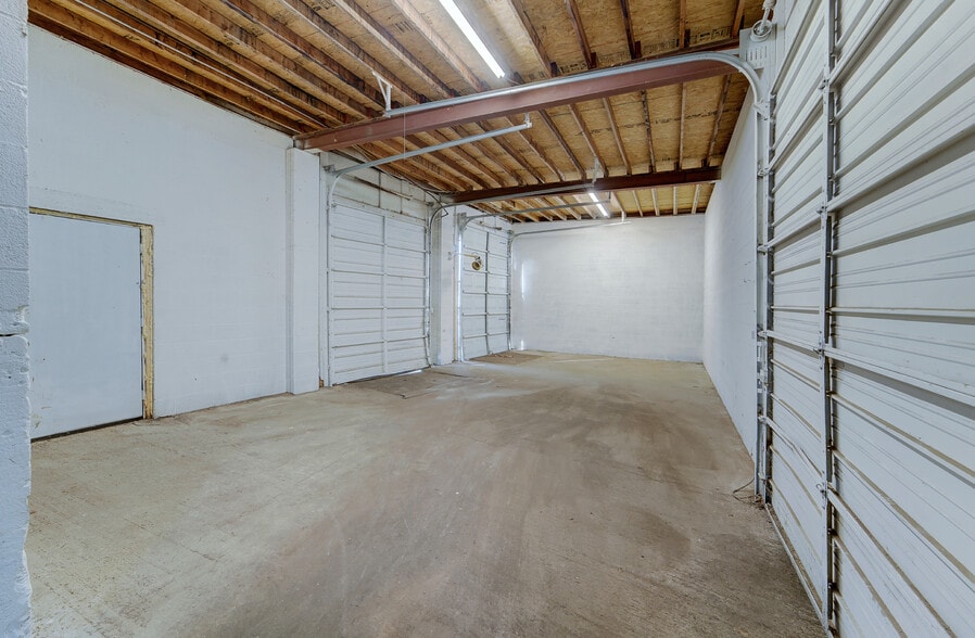 More Photos Of 110 McCauley Dr, Timberville Warehouse For Sale