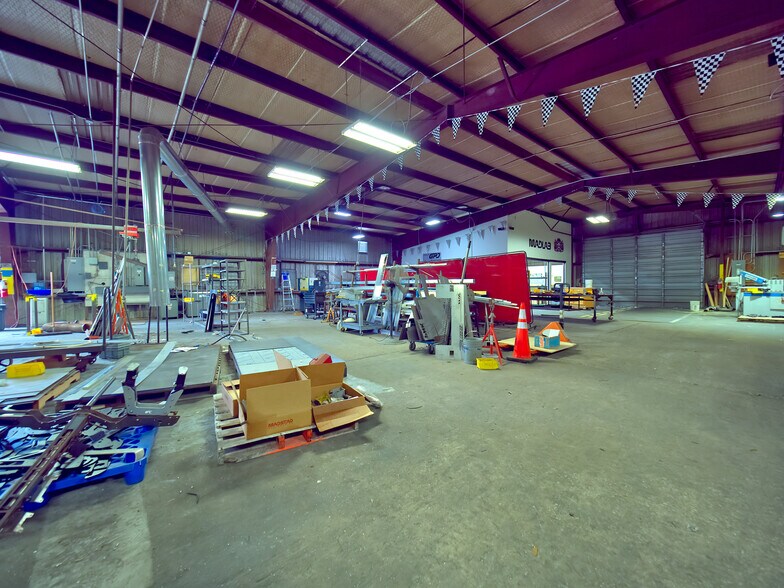 More Photos Of 1451 E Jefferson St, Brooksville Flex For Lease