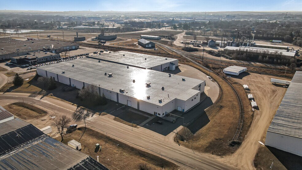 More Photos Of 20 McLeland Rd, Saint Cloud Warehouse For Lease