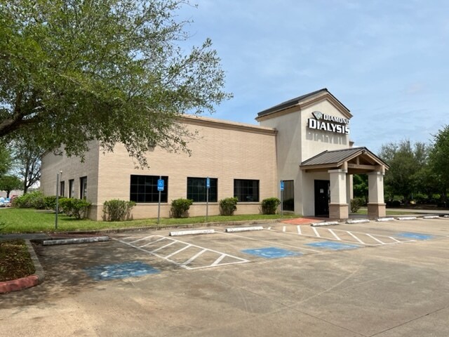 More Photos Of 5603 Highway 6, Missouri City Freestanding For Lease