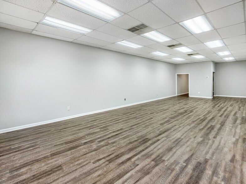 More Photos Of 720-742 McFarland Blvd, Northport Unknown For Lease