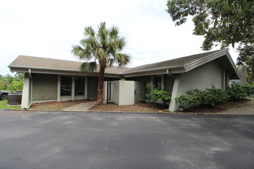 More Photos Of 5717 Bessie Dr, Sarasota Office For Lease