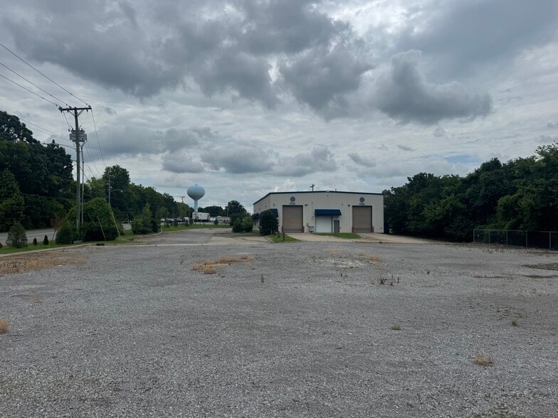 More Photos Of 936 Firestone Pky, La Vergne Service For Lease
