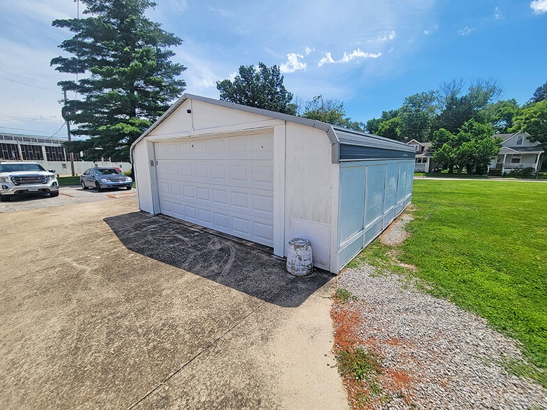 More Photos Of 118 N 16th St, Belleville Industrial For Sale