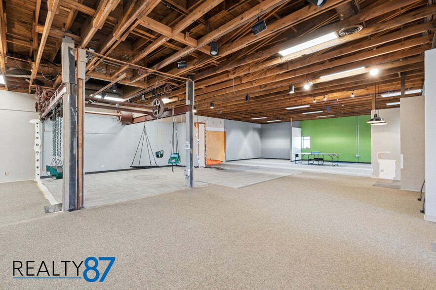 More Photos Of 724 3rd Ave SE, Cedar Rapids Freestanding For Lease