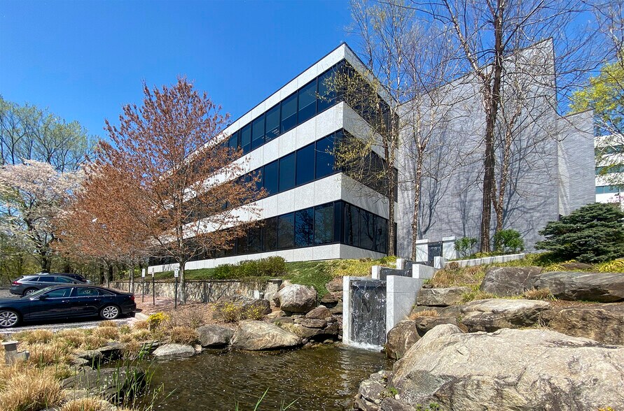 More Photos Of 1 W Red Oak Ln, White Plains Office For Lease