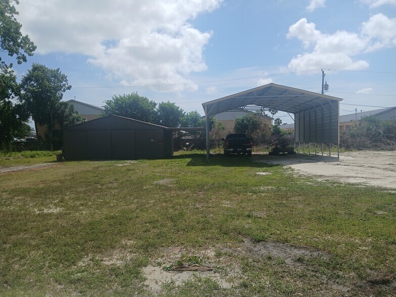 More Photos Of 2156 W King St, Cocoa Service For Sale