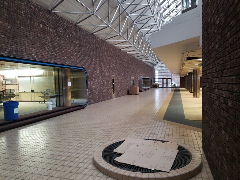 More Photos Of 4300 36th St SE, Grand Rapids Manufacturing For Lease