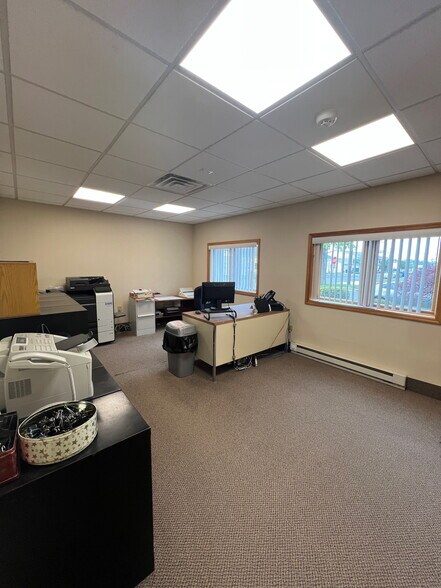 More Photos Of 207 Blackford Ave, Middlesex Light Distribution For Sale