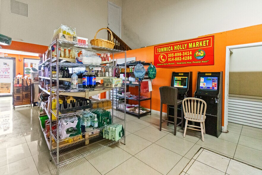 More Photos Of 2025 N Dixie Hwy, Pompano Beach Storefront Retail Office For Sale