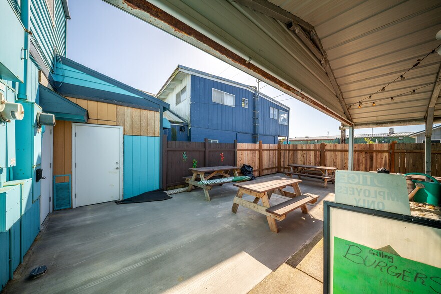 More Photos Of 101 S Miller St, Rockaway Beach Storefront Retail Residential For Sale