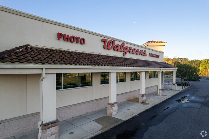 More Photos Of 13125 N Main St, Jacksonville Drugstore For Sale