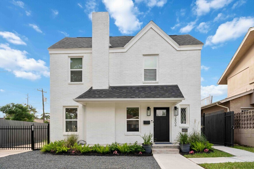 More Photos Of 2806 Rosewood St, Houston Multifamily For Sale