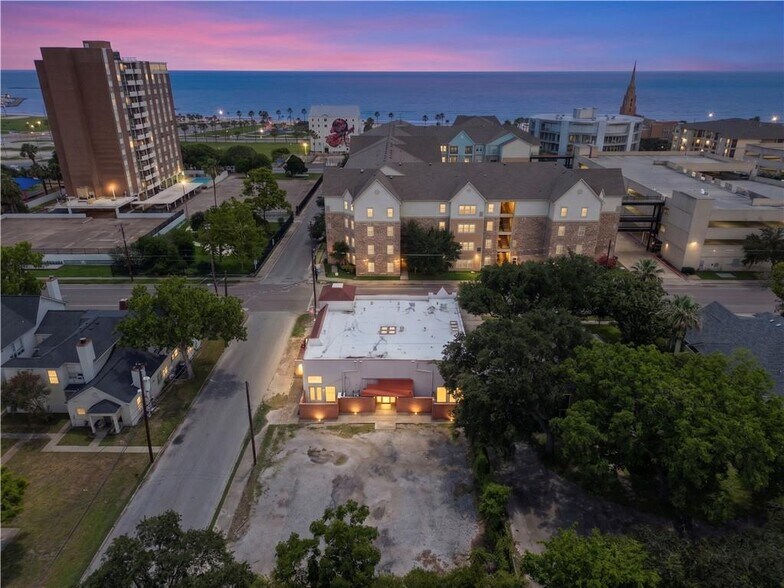 Primary Photo Of 801 S Carancahua St, Corpus Christi Apartments For Sale