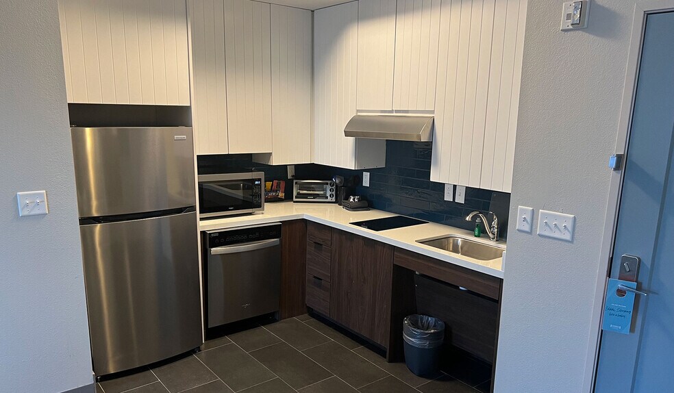 More Photos Of 7418 Washington Ave, Mount Pleasant Hotel For Sale