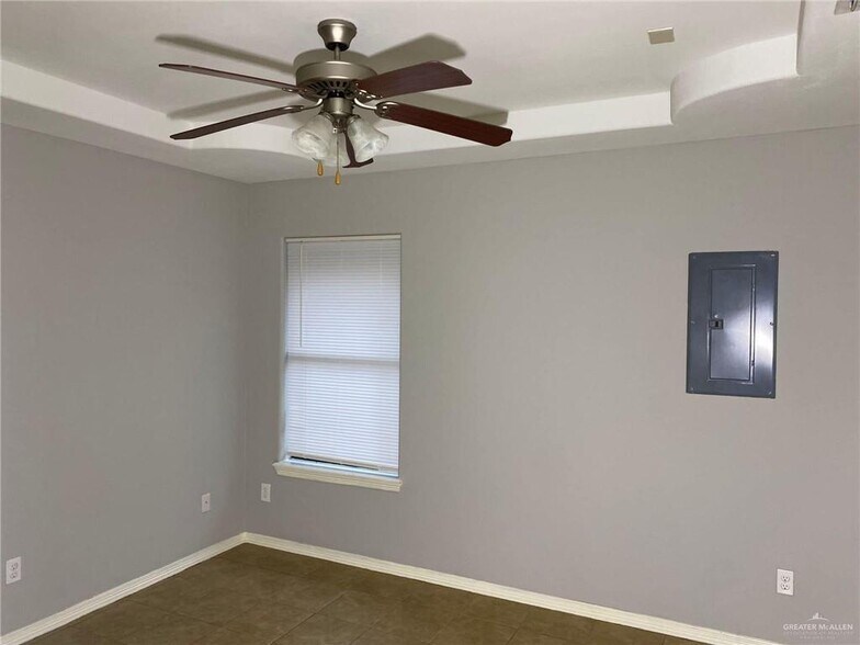More Photos Of 3008 E Diamondhead Ave, Alton Apartments For Sale