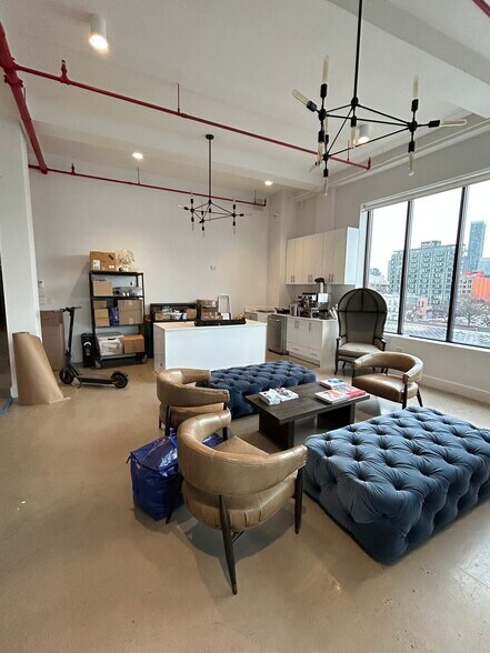 More Photos Of 4310 9th St, Long Island City Office For Lease