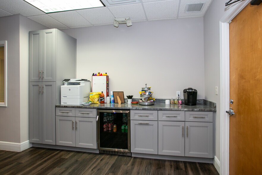 More Photos Of 2690 Weston Rd, Weston Office For Lease