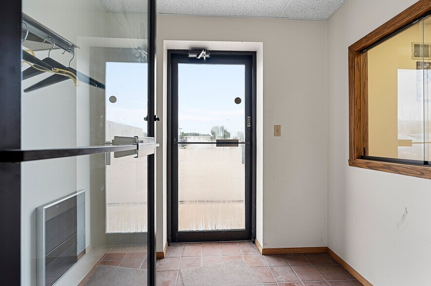 More Photos Of 1373 Kimberly Dr, Neenah Flex For Sale