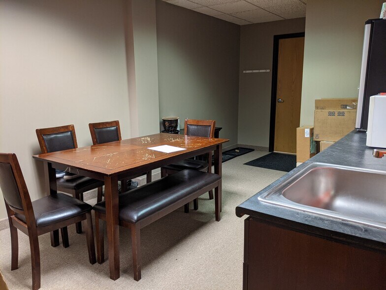More Photos Of 800 Ayrault Rd, Fairport Medical For Lease