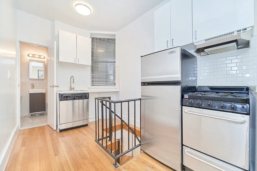 More Photos Of 239 W 20th St, New York Apartments For Sale