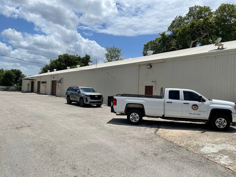 More Photos Of 4711 E 5th St, Austin Manufacturing For Lease
