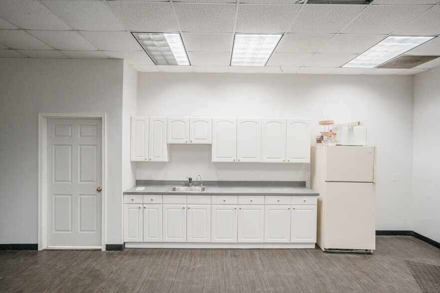 More Photos Of 3260 Gorham Ave, Saint Louis Park Warehouse For Lease