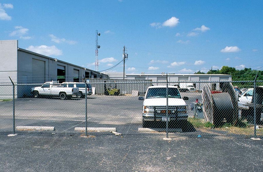 More Photos Of 1106 Smith Rd, Austin Warehouse For Lease
