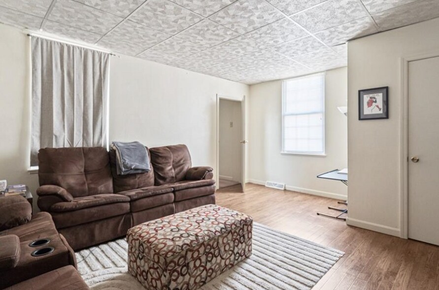 More Photos Of 320-322 3rd St, California Storefront Retail Residential For Sale