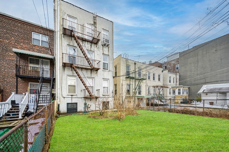 More Photos Of 3172 44th St, Astoria Multifamily For Sale